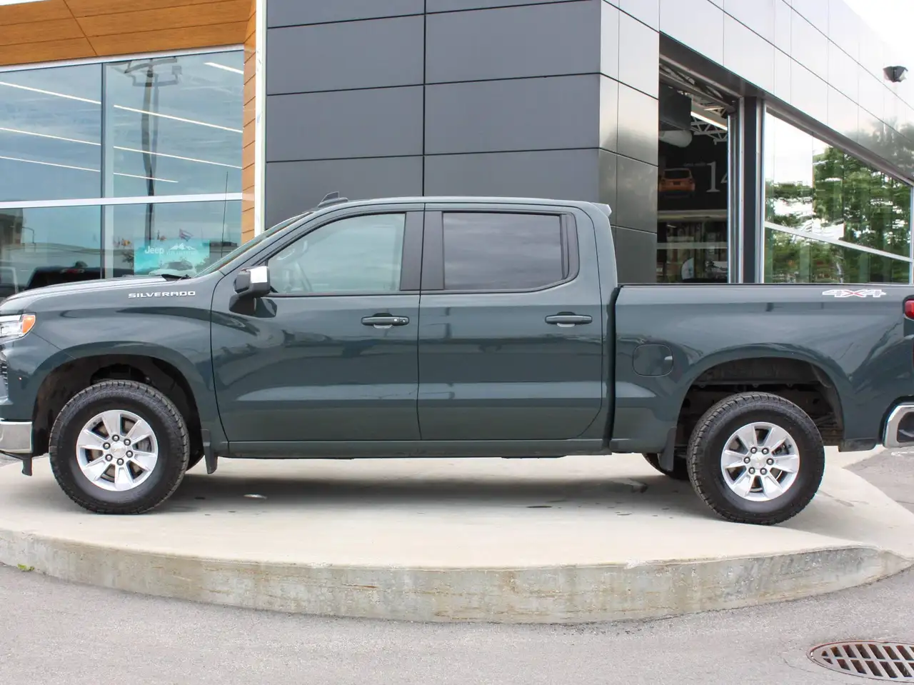 Chevrolet Silverado 1500 - Image 4