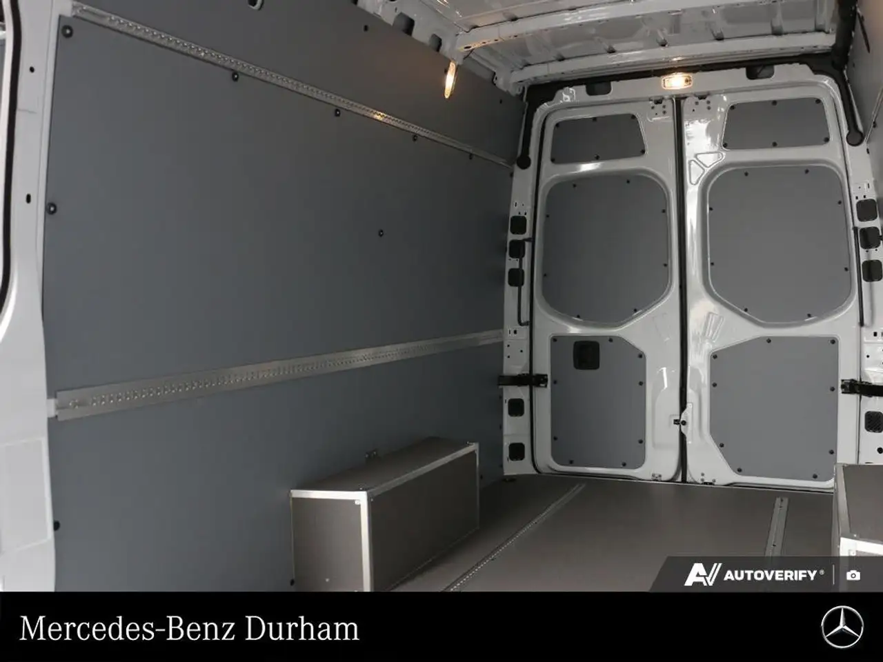 Mercedes-Benz Sprinter - Image 25