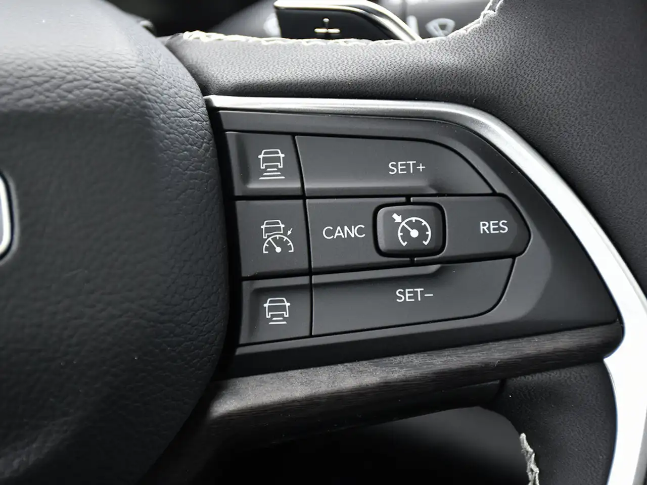 Jeep Grand Cherokee - Image 22