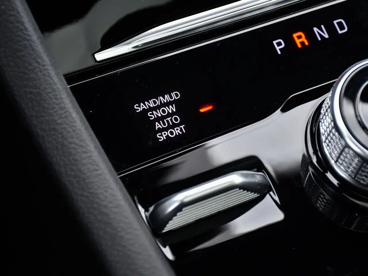 Jeep Grand Cherokee - Image 25