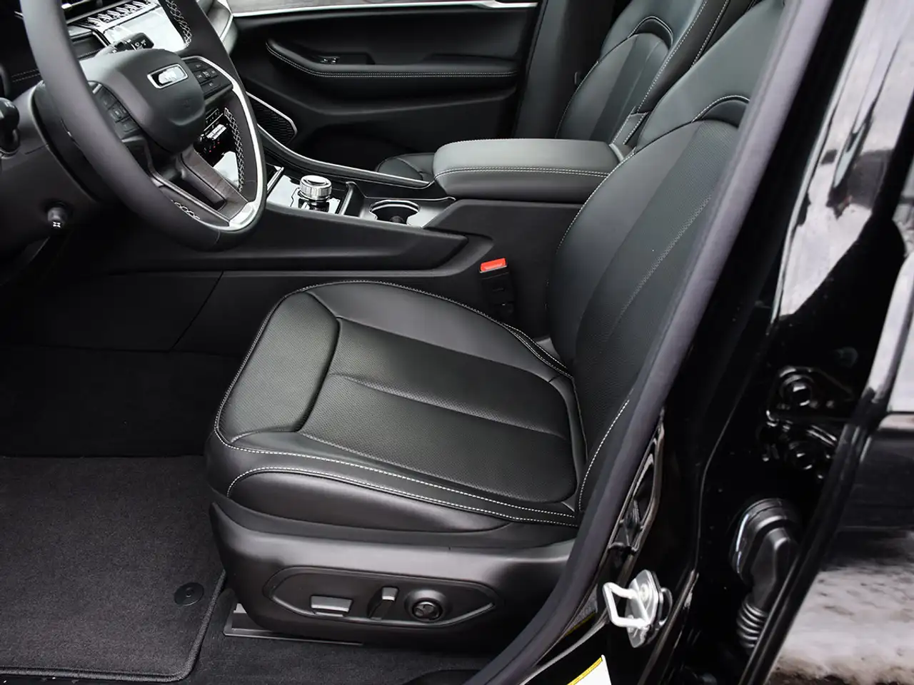 Jeep Grand Cherokee - Image 11