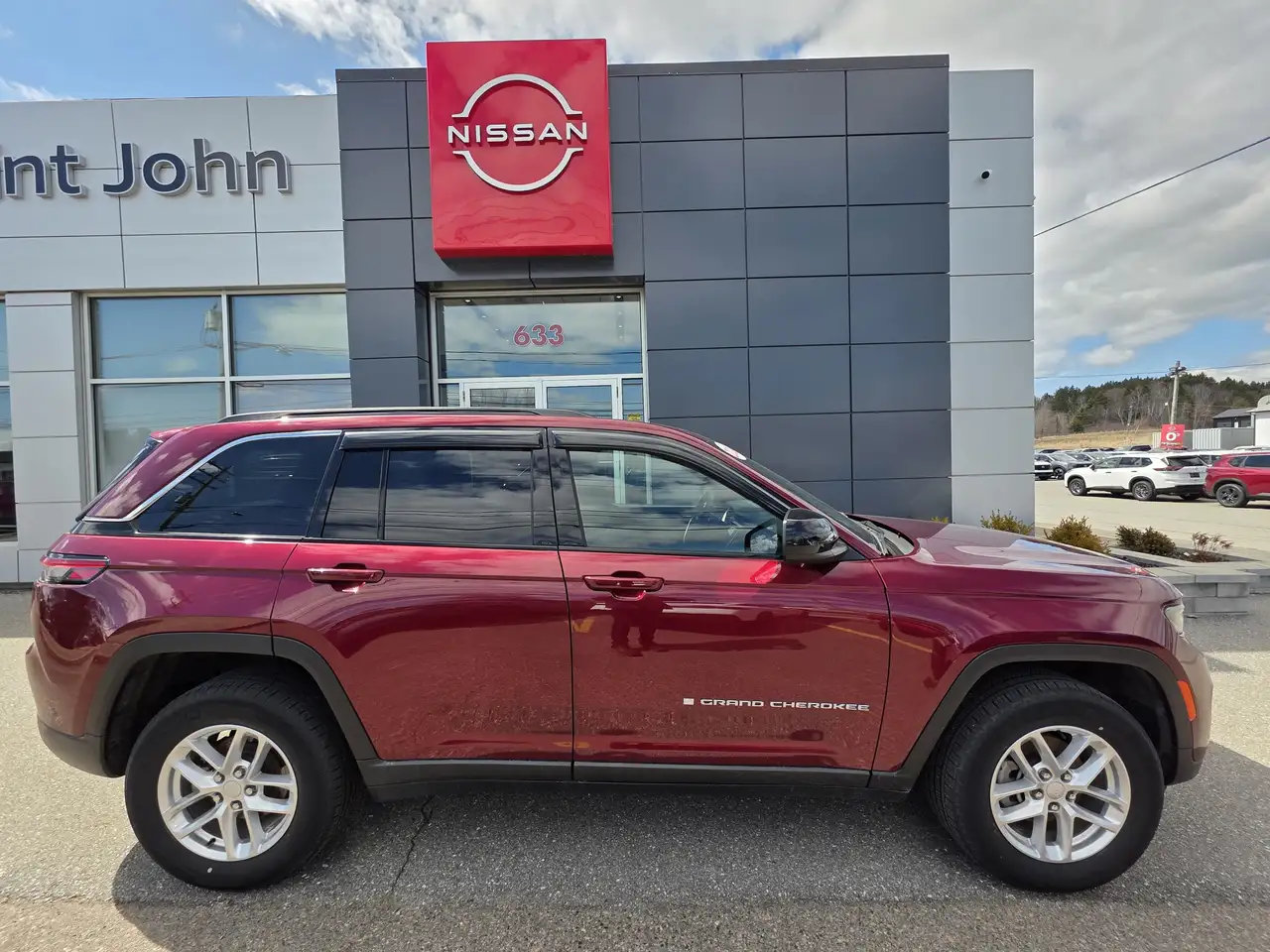 Jeep Grand Cherokee - Image 11