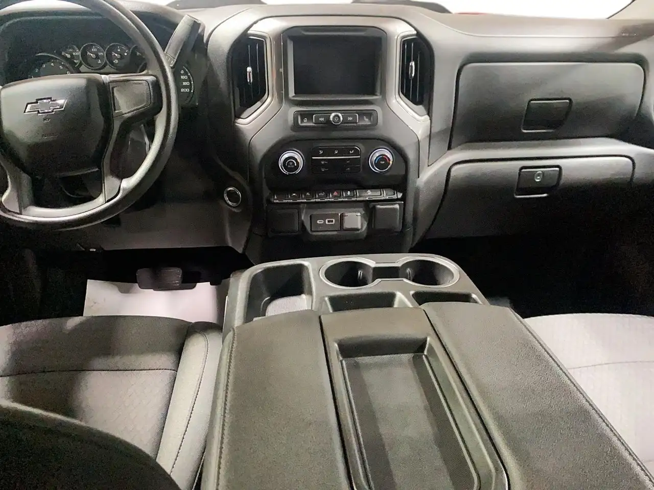 Chevrolet Silverado 1500 - Image 10