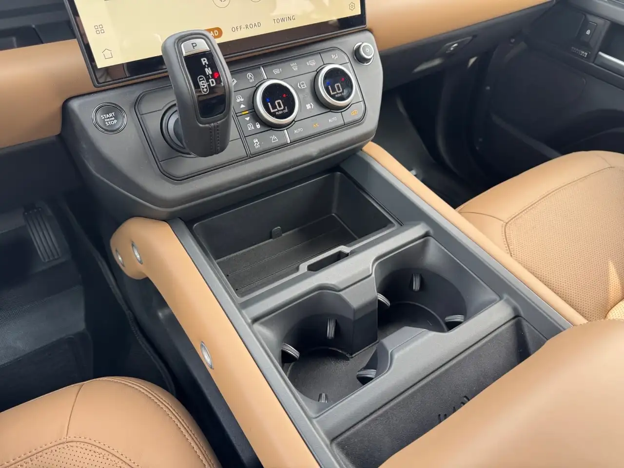 Land Rover Defender - Image 15