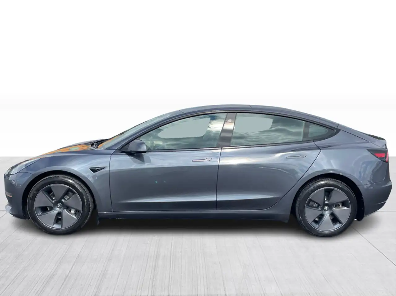 Tesla Model 3 - Image 13