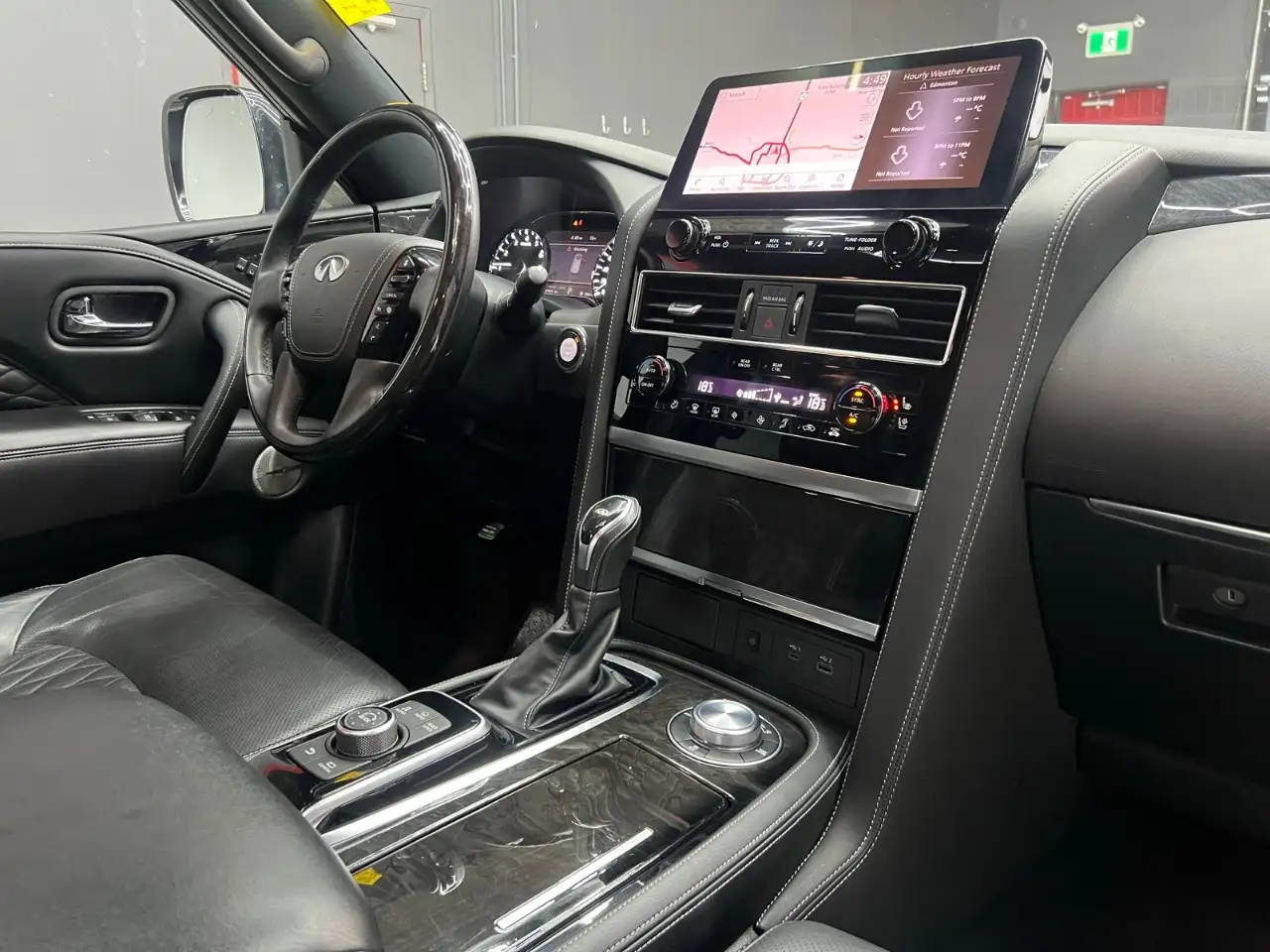 Infiniti QX80 - Image 23