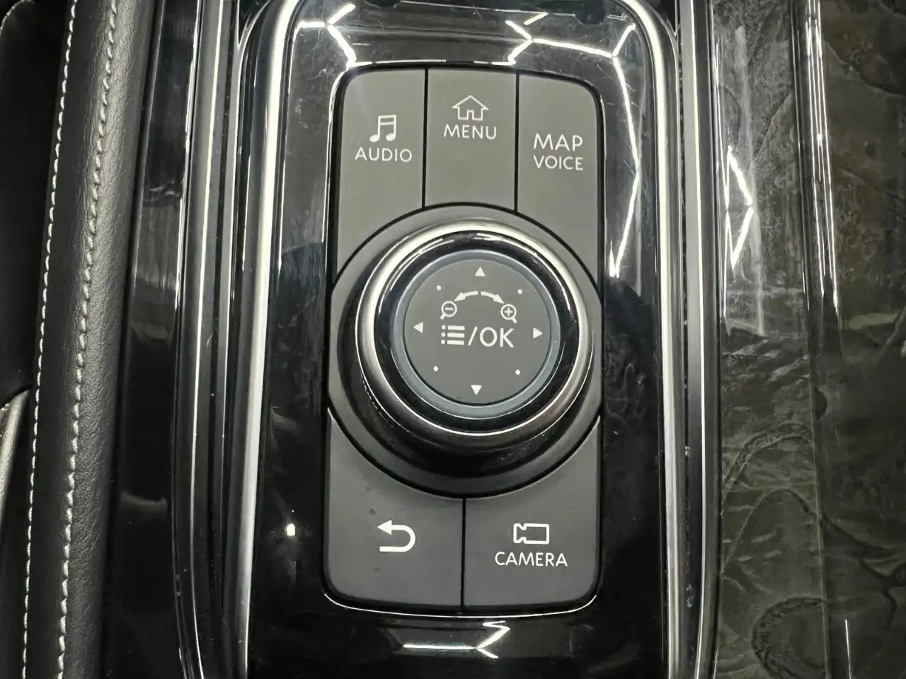 Infiniti QX80 - Image 30