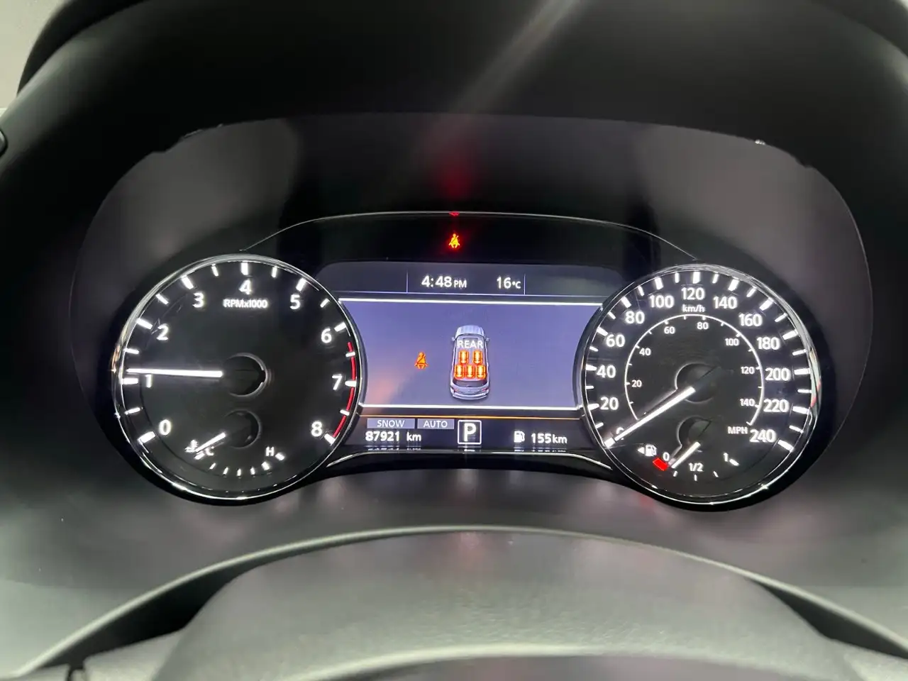 Infiniti QX80 - Image 32