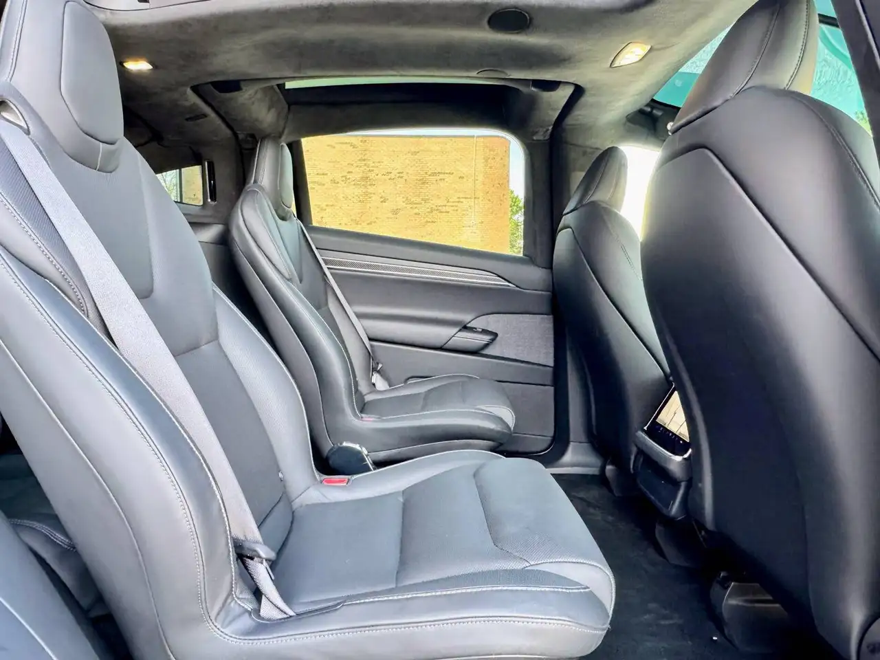 Tesla Model X - Image 23