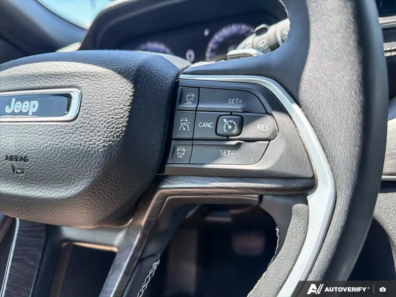 Jeep Grand Cherokee - Image 17