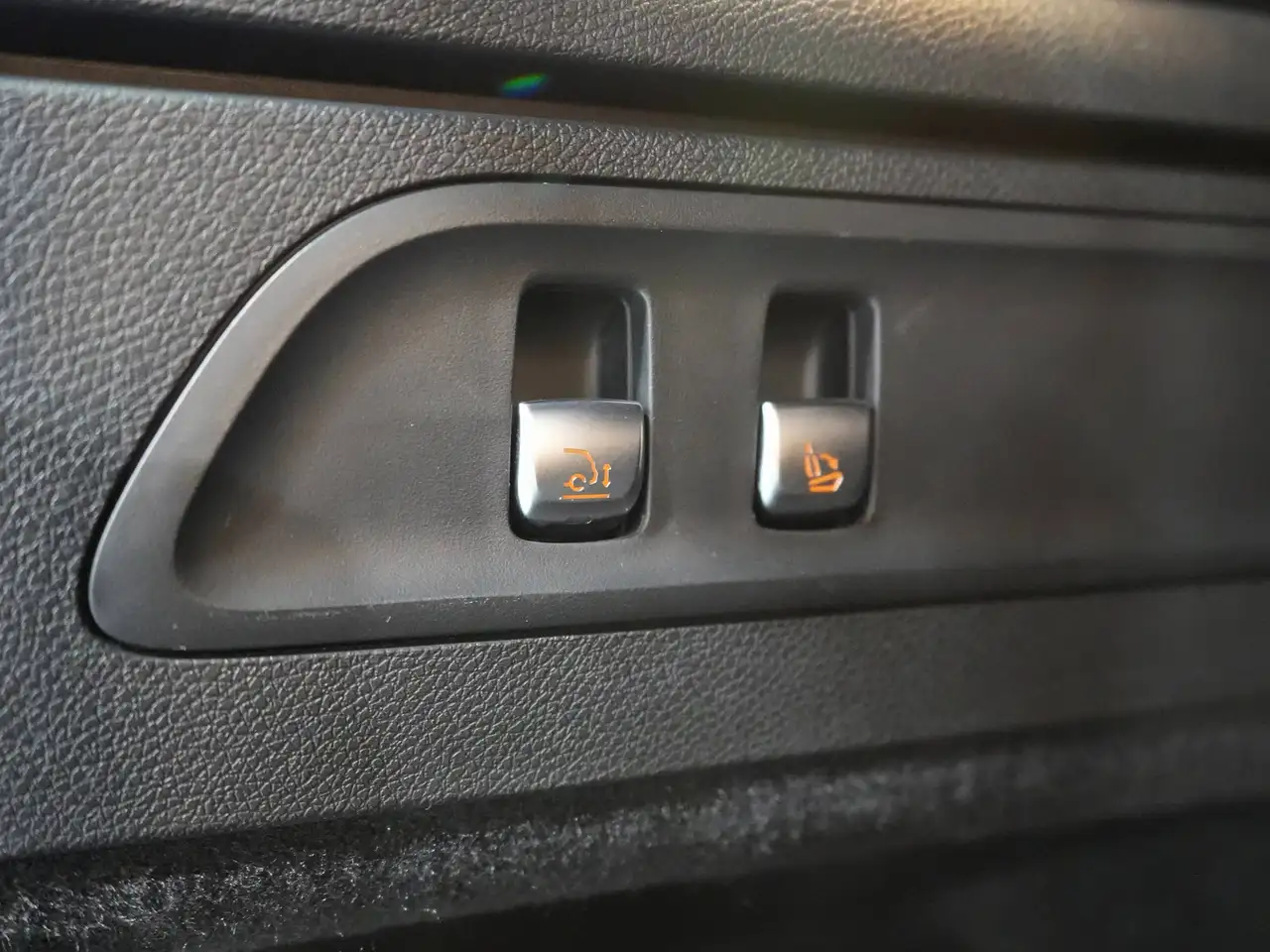 Mercedes-Benz GLC - Image 35