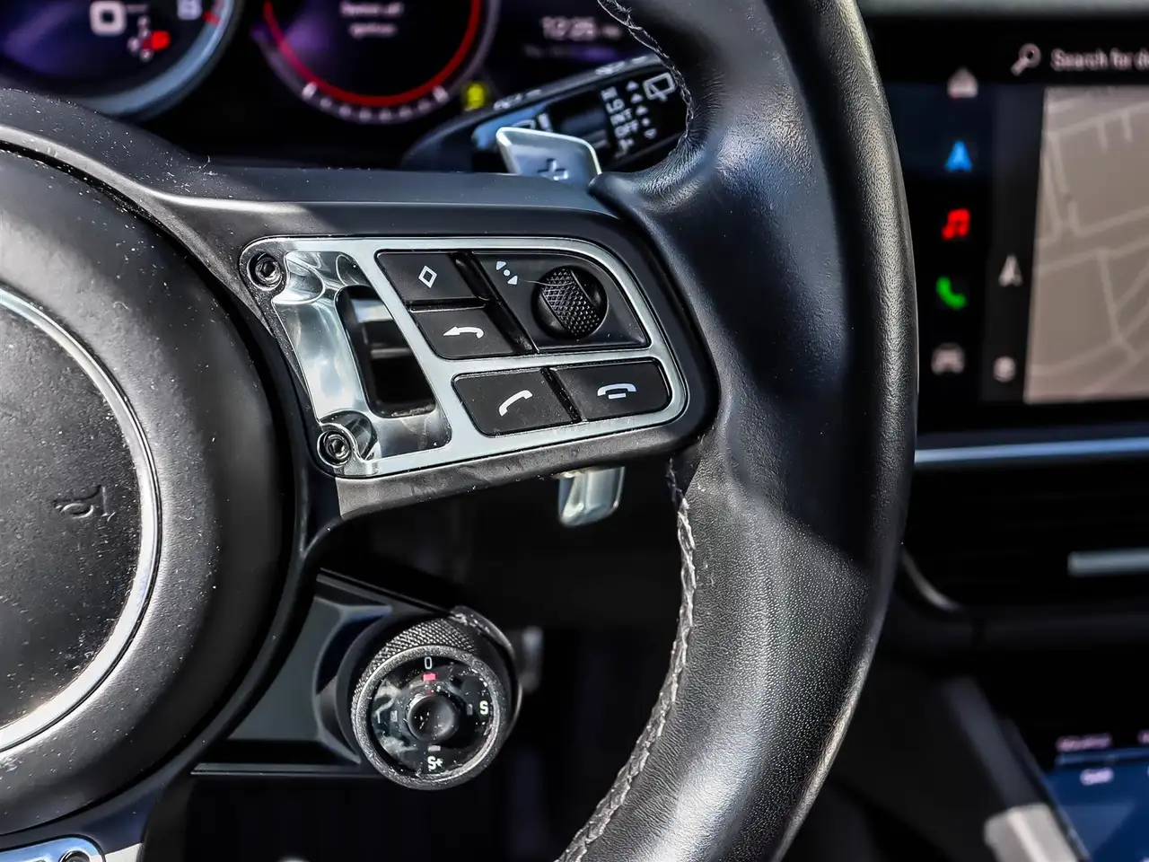 Porsche Cayenne - Image 32