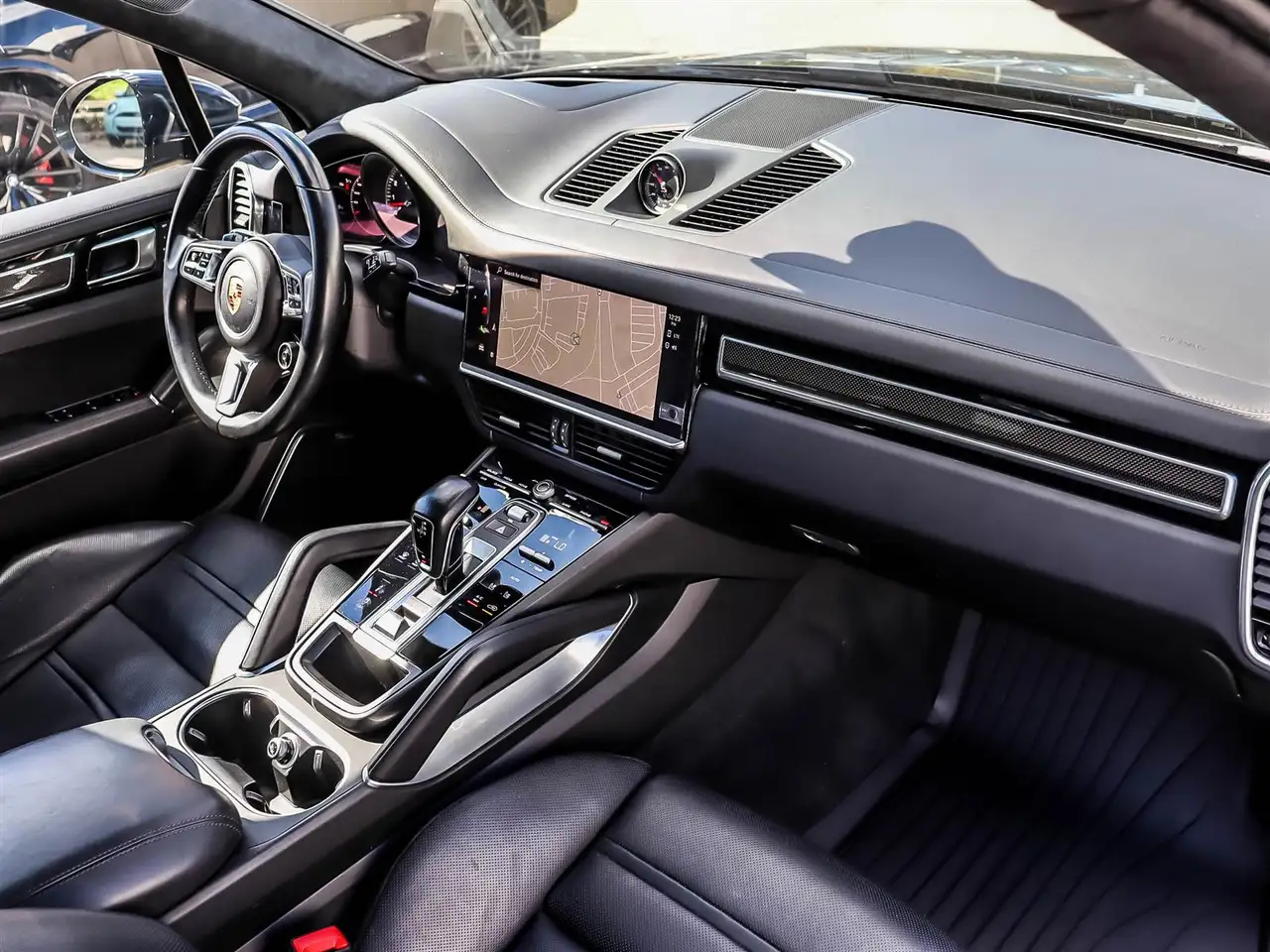 Porsche Cayenne - Image 14