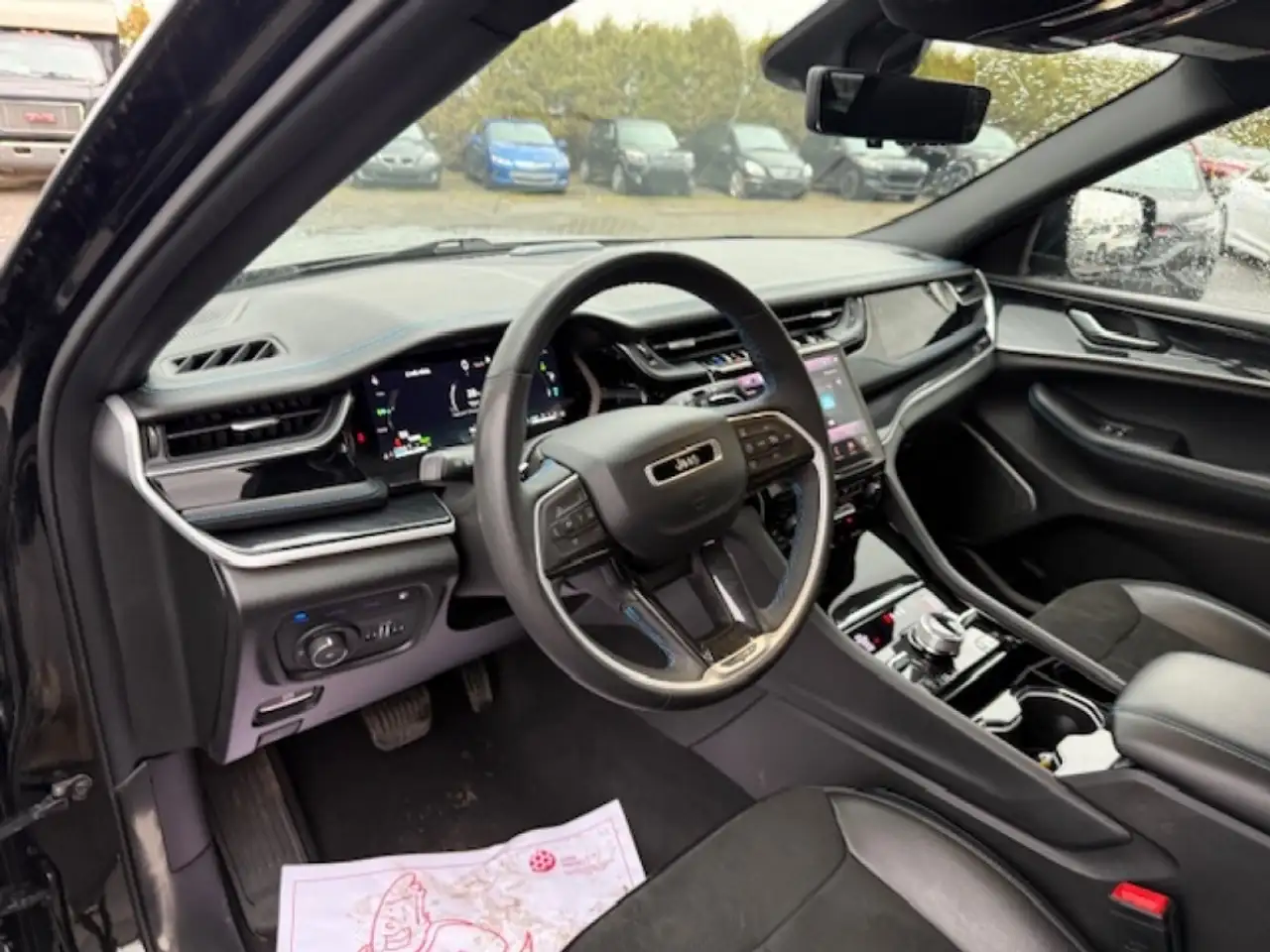 Jeep Grand Cherokee - Image 13