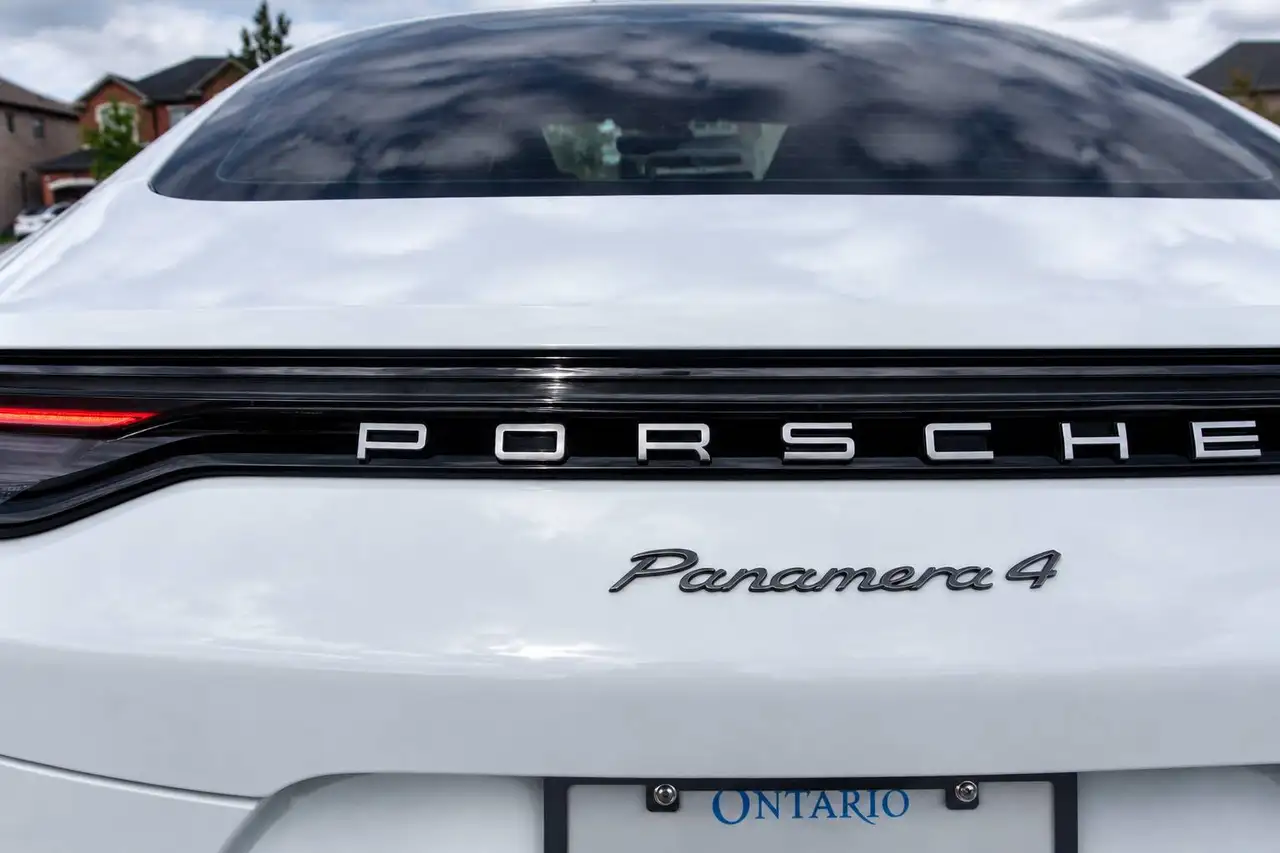Porsche Panamera - Image 21
