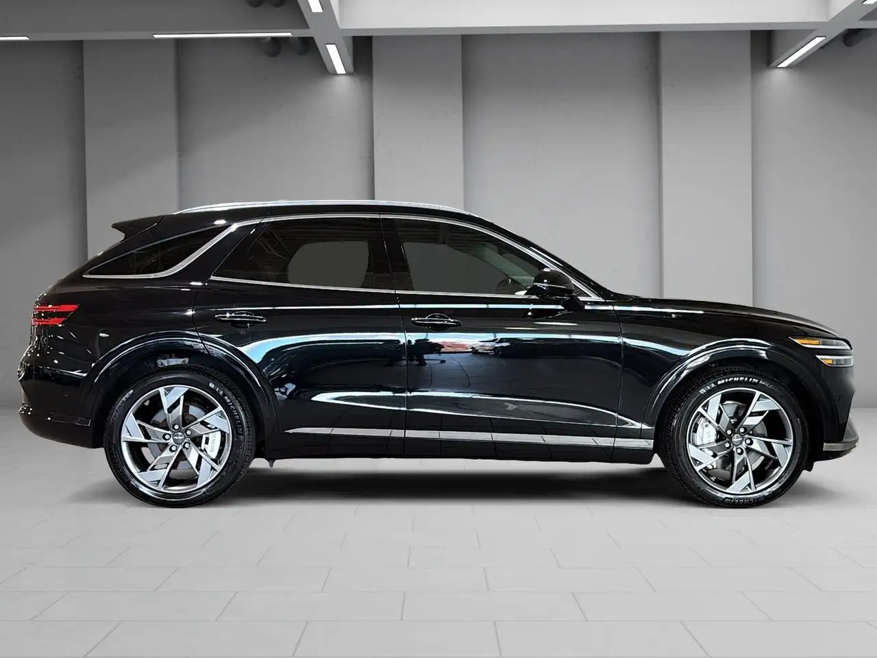 Genesis GV70 - Image 11