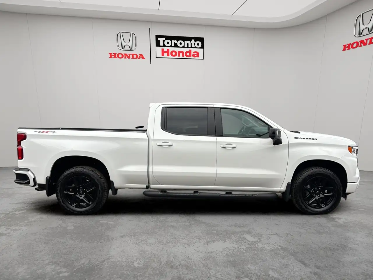 Chevrolet Silverado 1500 - Image 9
