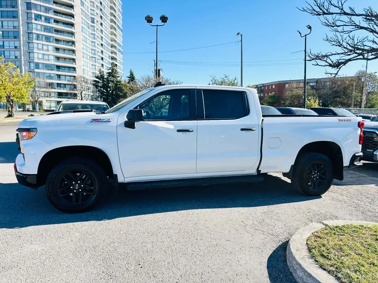 Chevrolet Silverado 1500 - Image 2