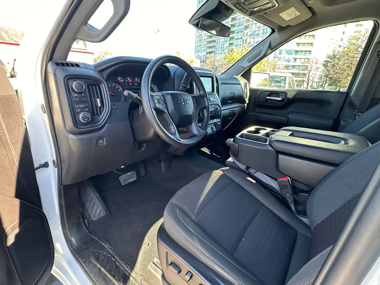Chevrolet Silverado 1500 - Image 10