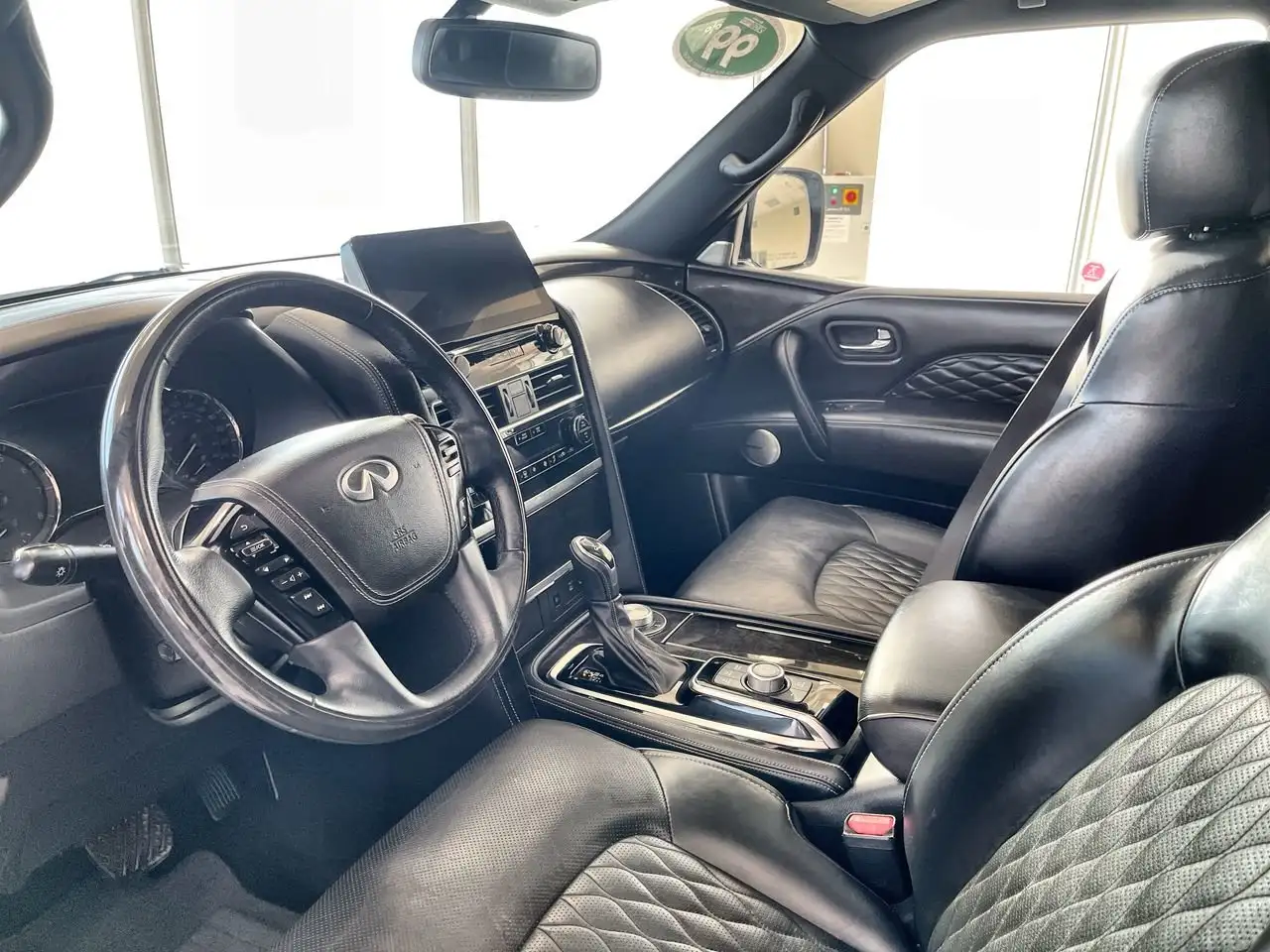 Infiniti QX80 - Image 19