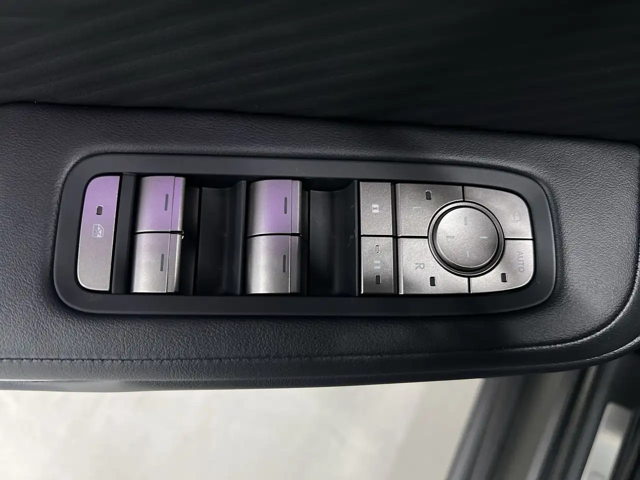 Lexus ES - Image 12