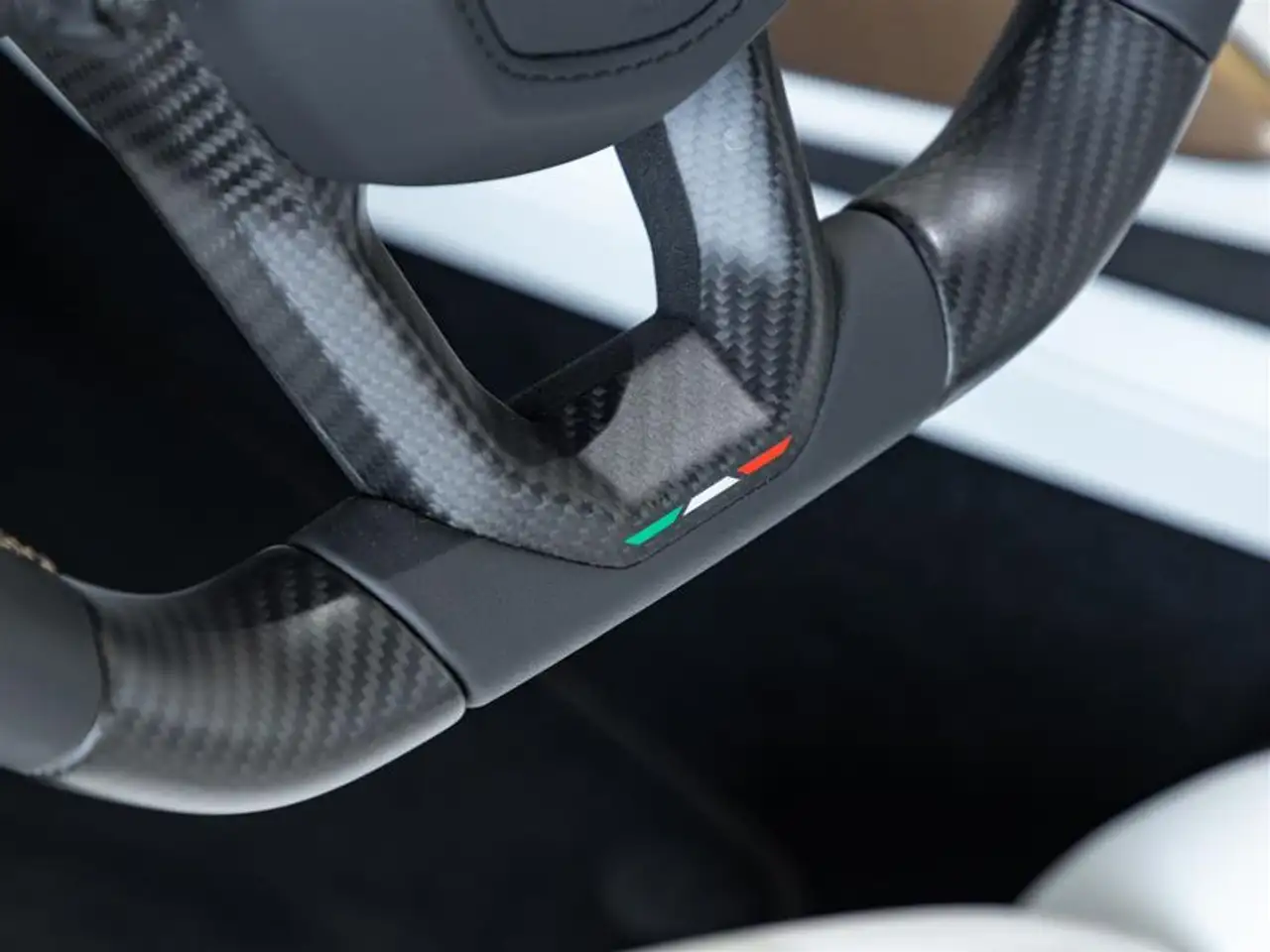 Lamborghini Revuelto - Image 22