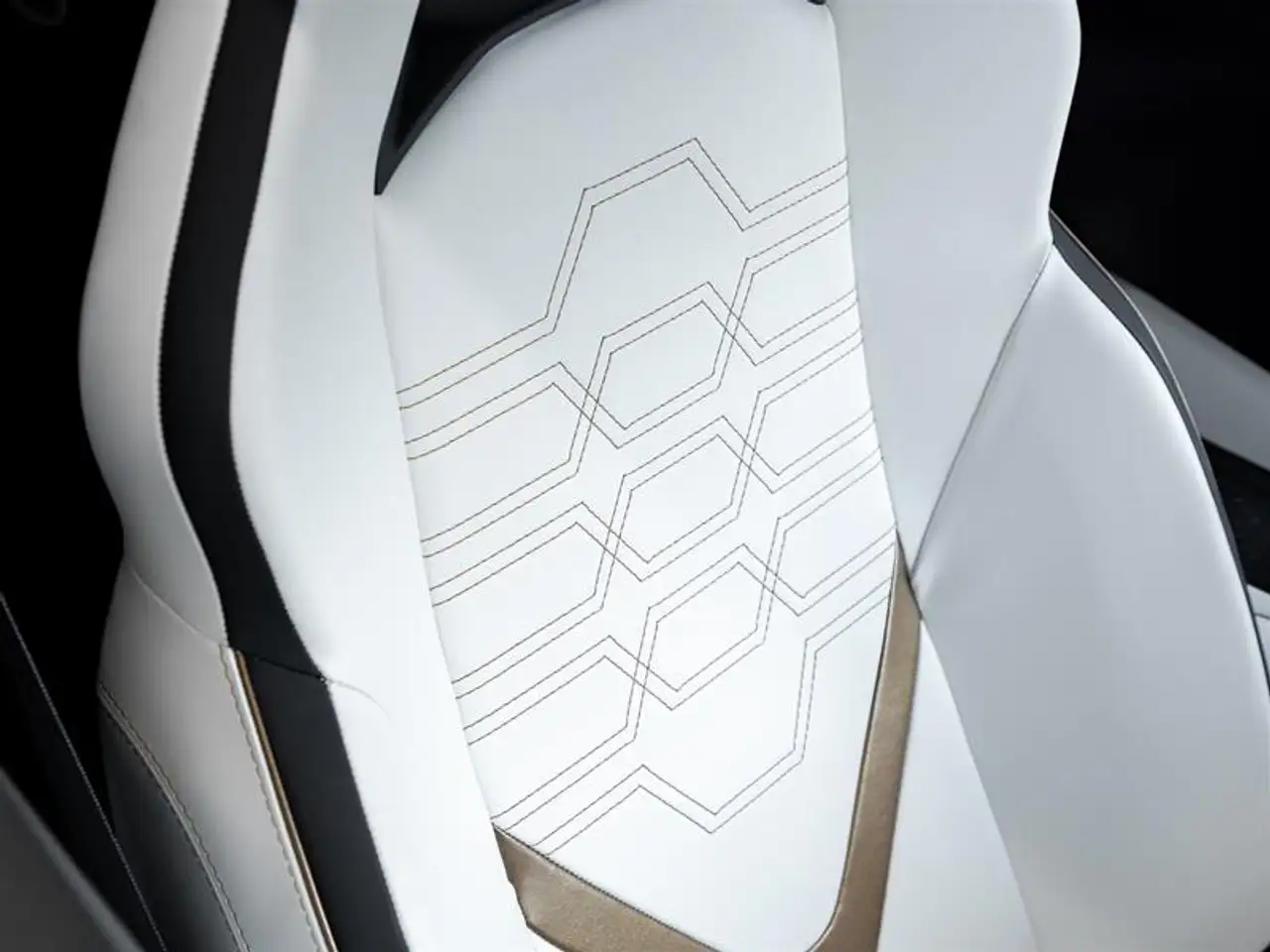 Lamborghini Revuelto - Image 25