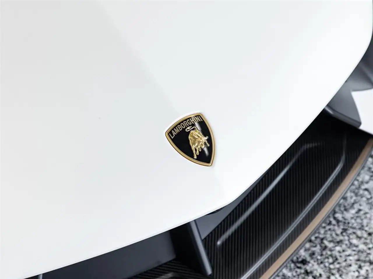 Lamborghini Revuelto - Image 40