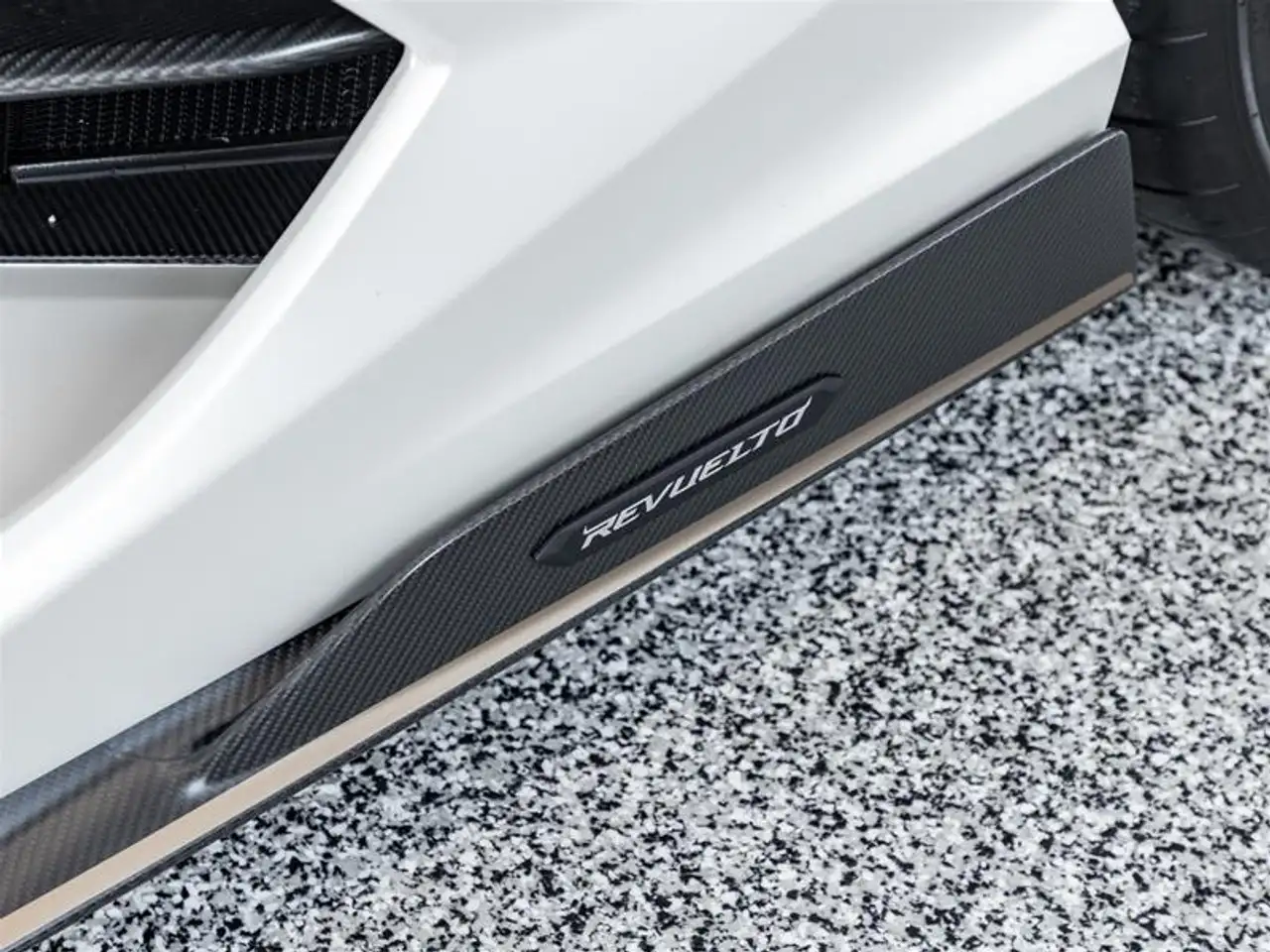 Lamborghini Revuelto - Image 34
