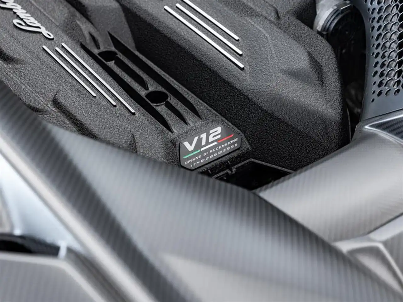 Lamborghini Revuelto - Image 38
