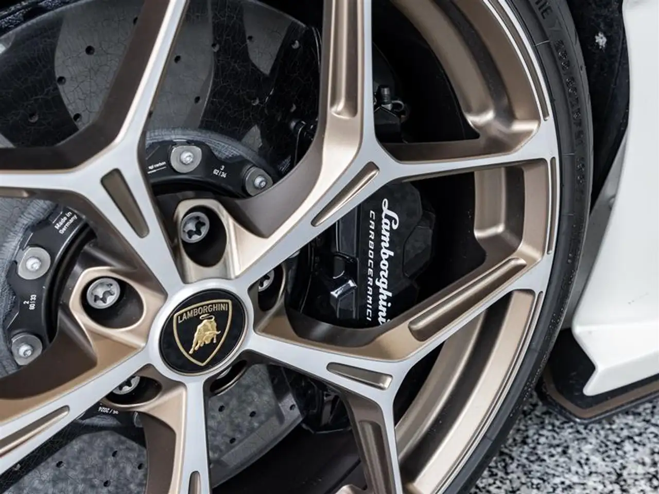 Lamborghini Revuelto - Image 42