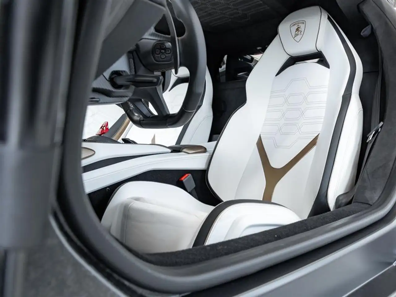 Lamborghini Revuelto - Image 9