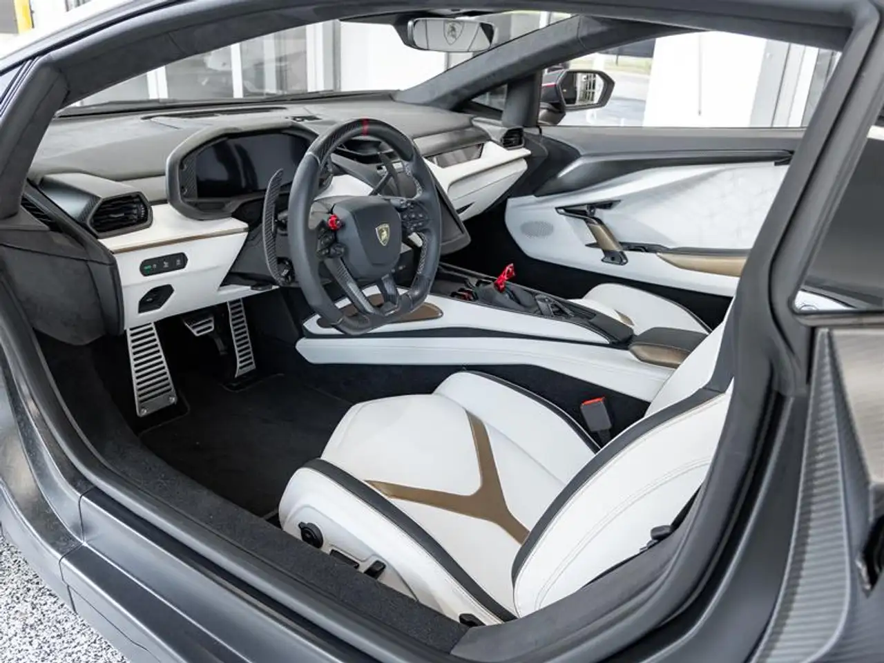 Lamborghini Revuelto - Image 8