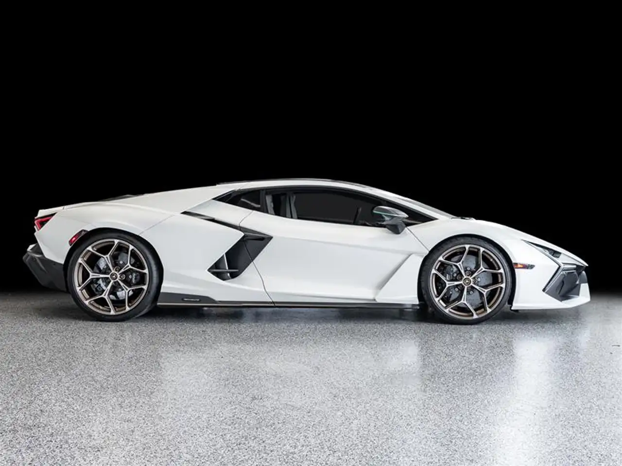 Lamborghini Revuelto - Image 3