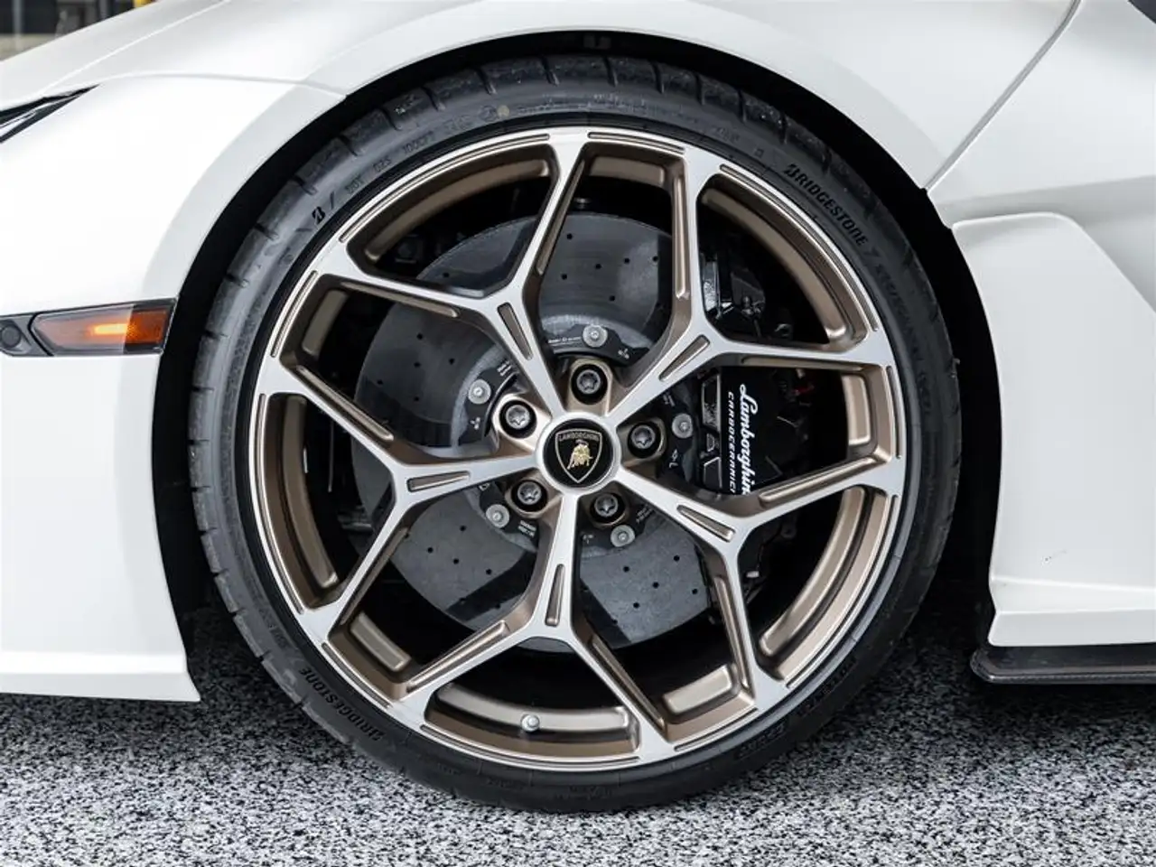 Lamborghini Revuelto - Image 36
