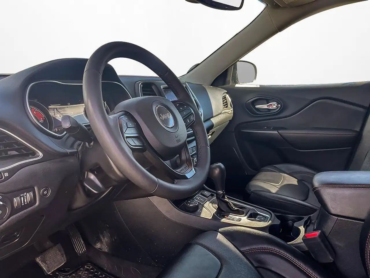 Jeep Cherokee - Image 15