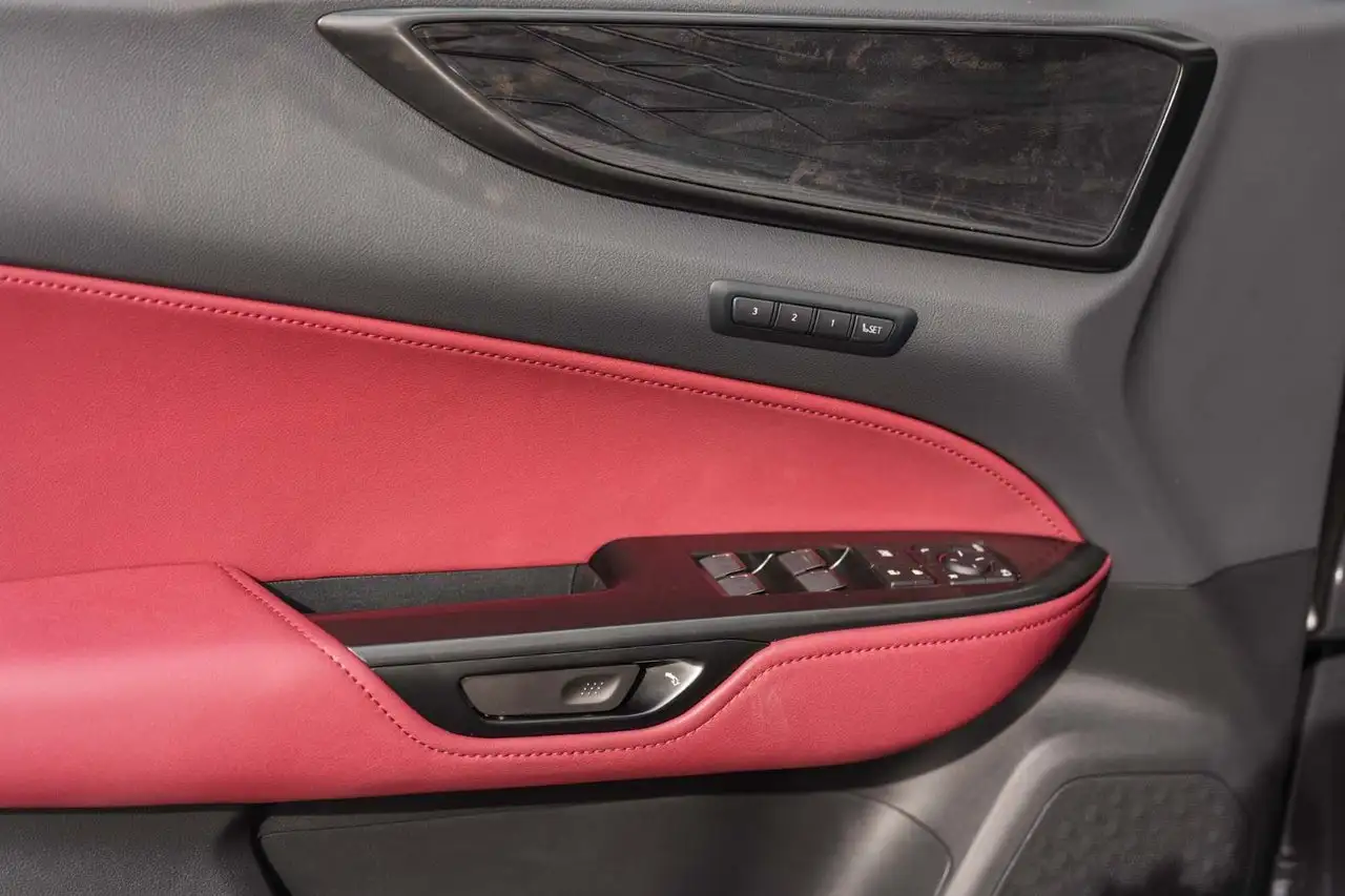 Lexus NX - Image 26