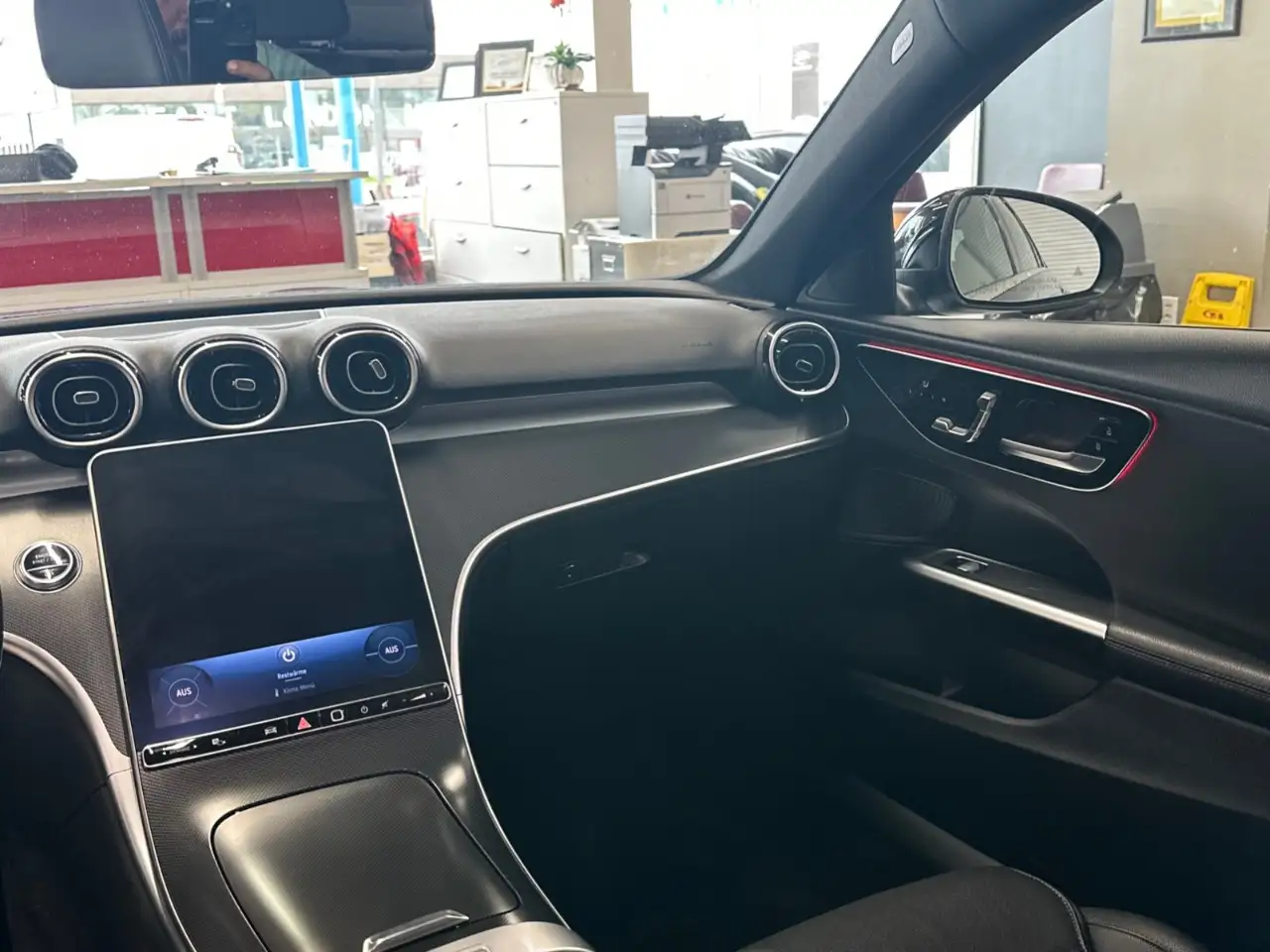 Mercedes-Benz C-Class - Image 18