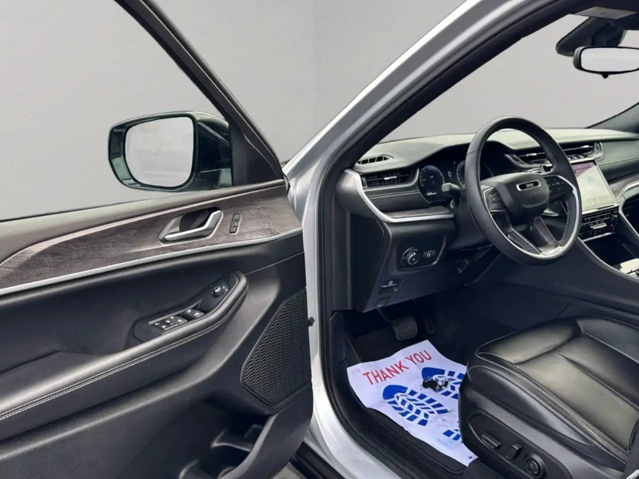 Jeep Grand Cherokee - Image 9