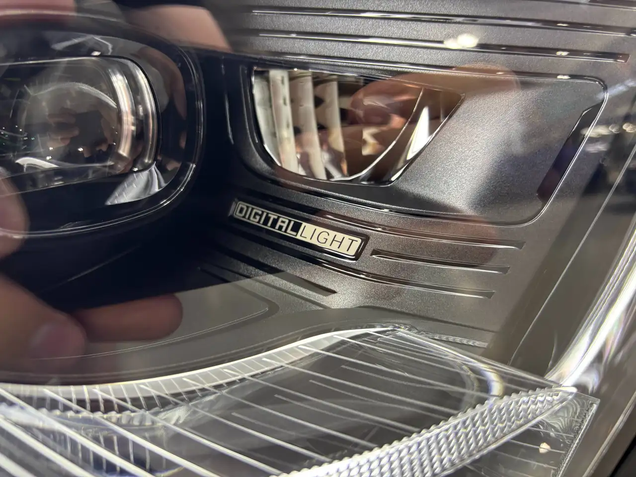 Mercedes-Benz E-Class - Image 4
