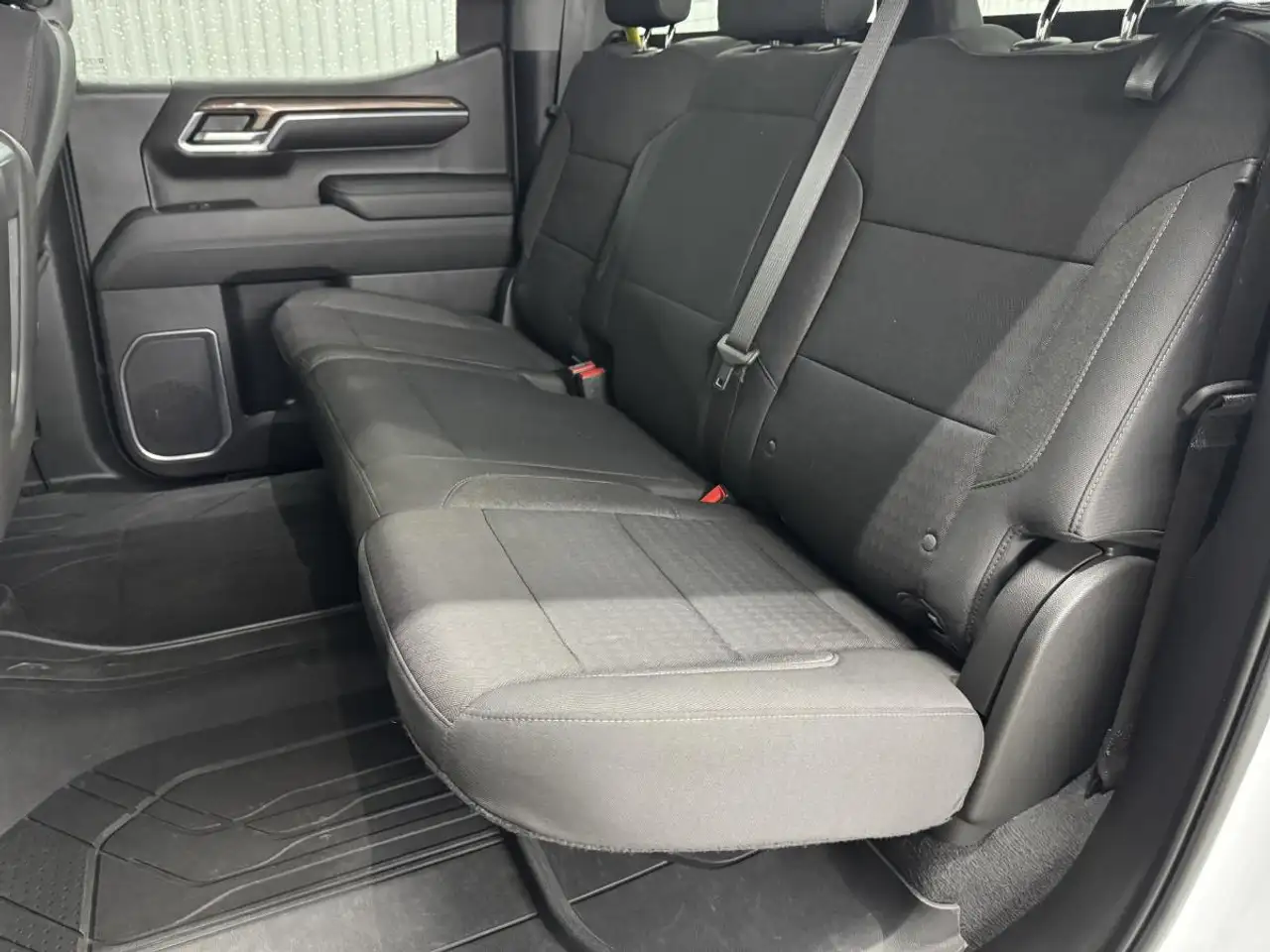 Chevrolet Silverado 1500 - Image 18