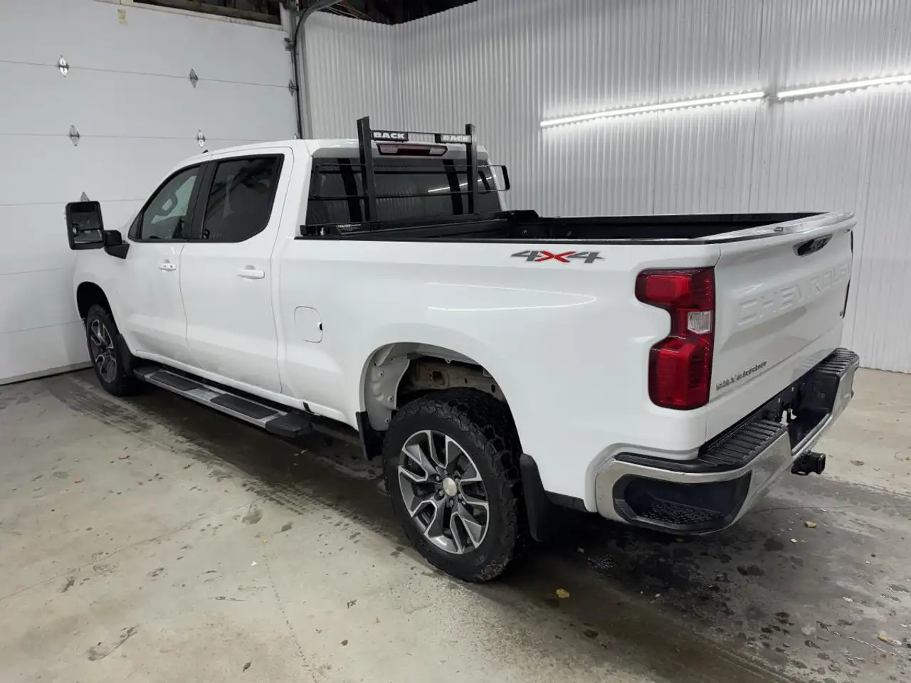 Chevrolet Silverado 1500 - Image 11