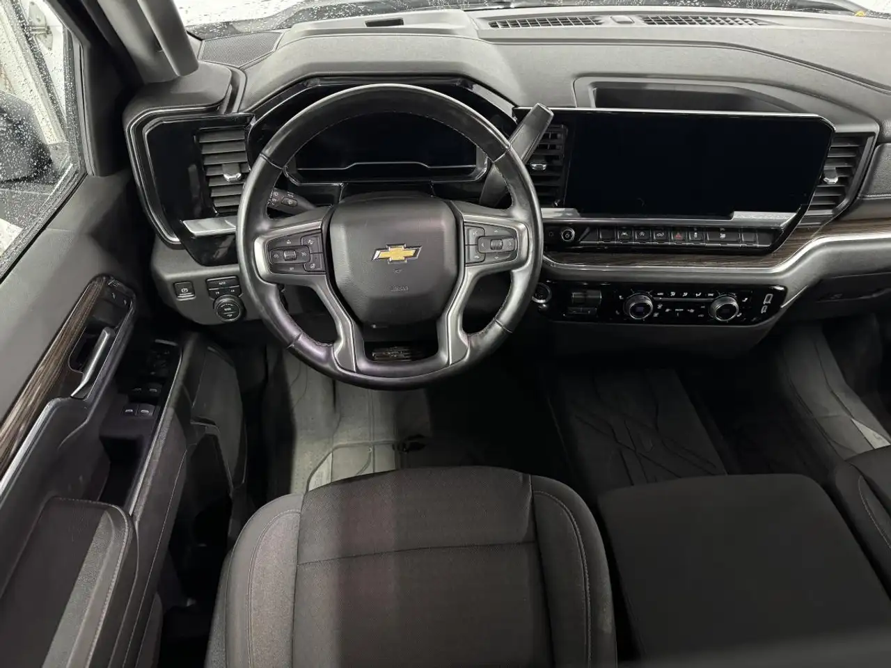 Chevrolet Silverado 1500 - Image 20