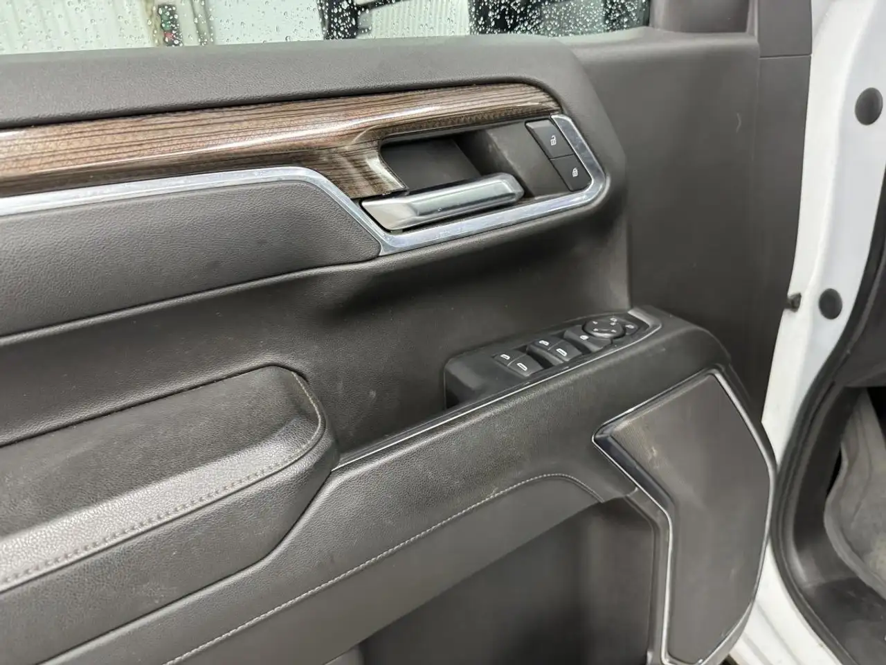 Chevrolet Silverado 1500 - Image 16