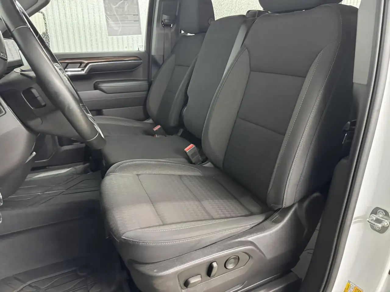 Chevrolet Silverado 1500 - Image 15