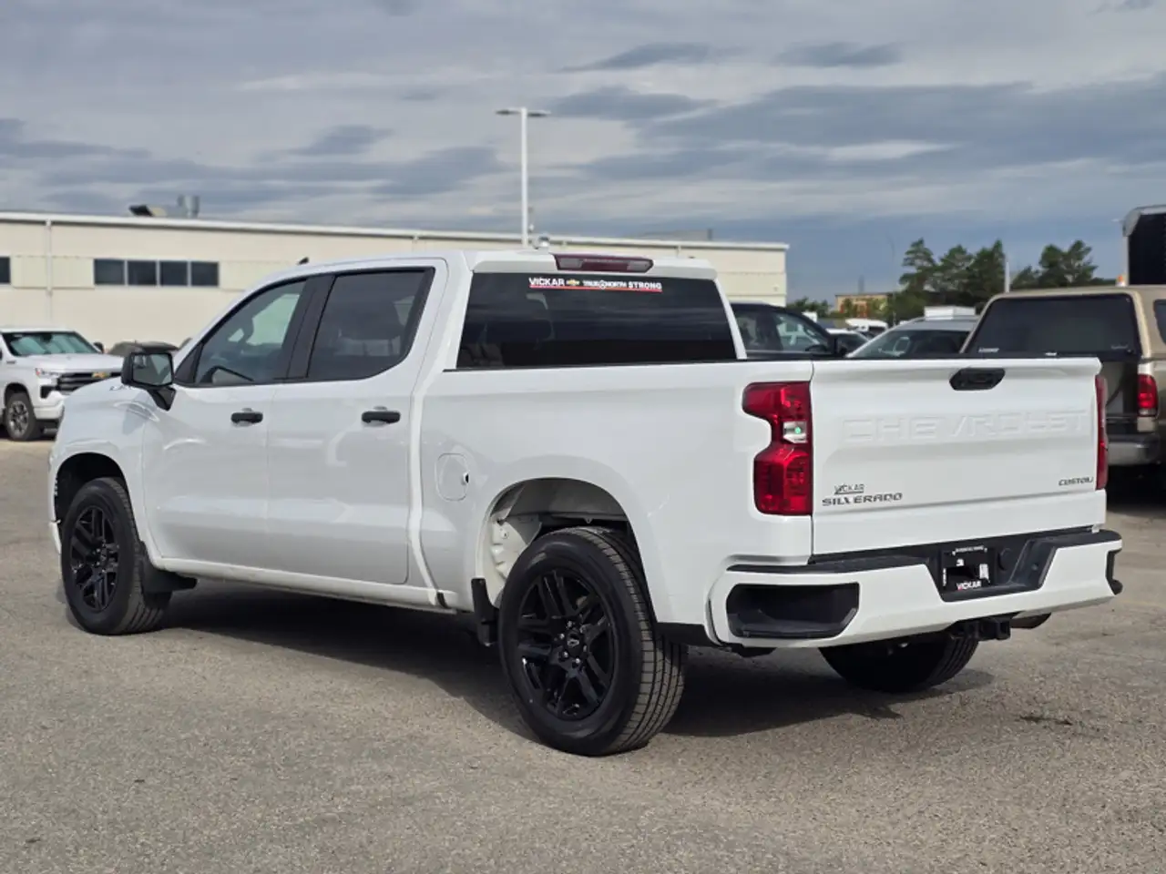 Chevrolet Silverado 1500 - Image 8
