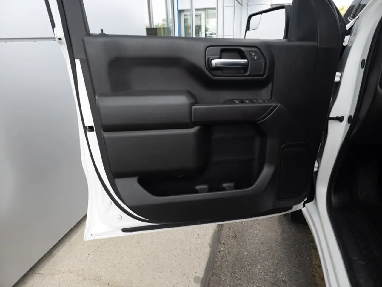 Chevrolet Silverado 1500 - Image 11