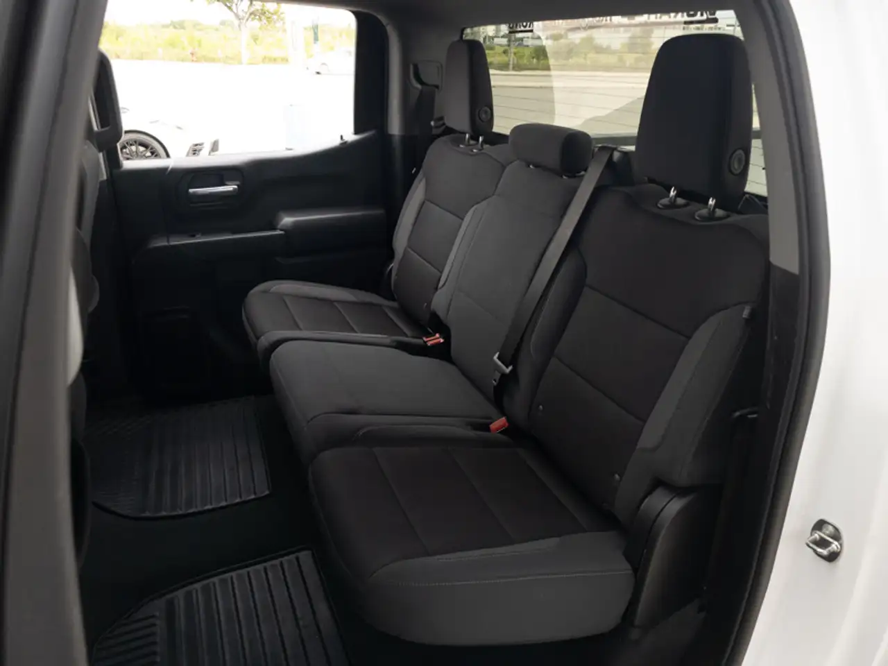 Chevrolet Silverado 1500 - Image 12