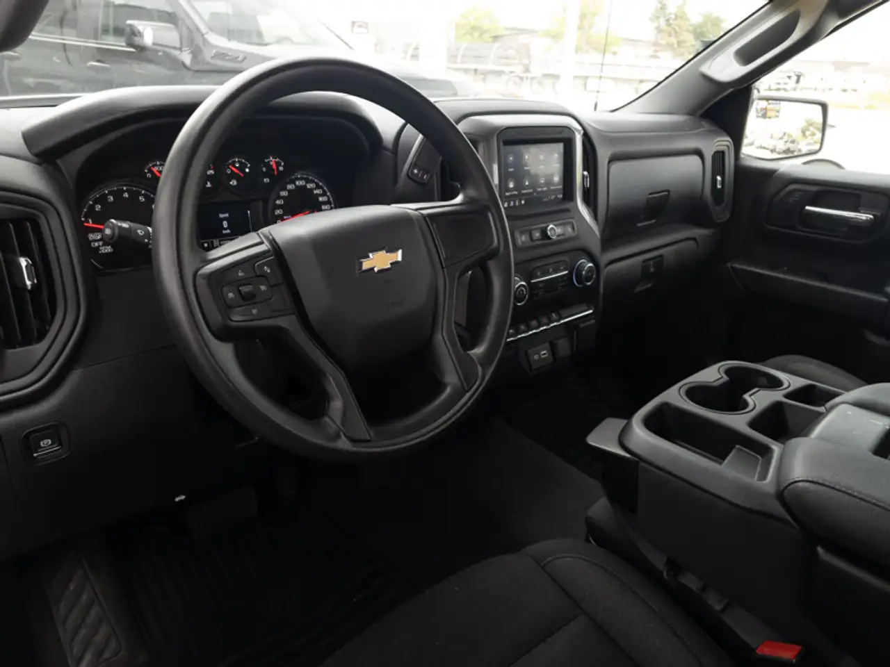 Chevrolet Silverado 1500 - Image 10