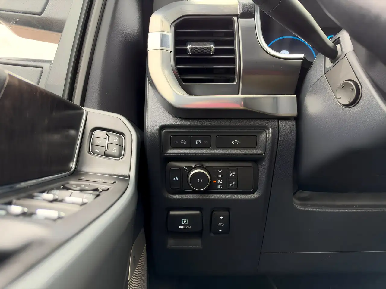 Ford F-150 - Image 28